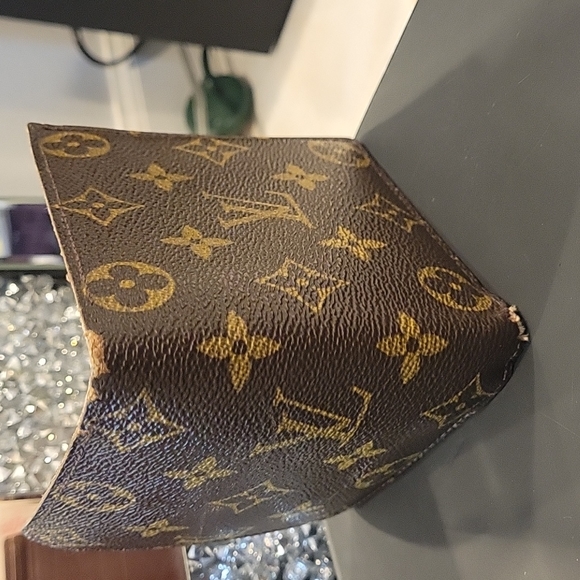 LOUIS VUITTON Monogram Wallet - Picture 5 of 11